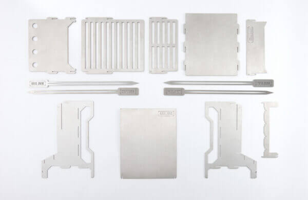 Grillnik Grill XS Set – Alle Teile des kompakten Grillsystems, sorgfältig zusammengelegt und bereit zum Zusammenbauen