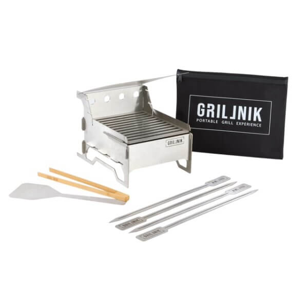 Zusammenbau des Grillnik Grill Set XS – Alle Teile ordentlich angeordnet für eine einfache und schnelle Montage