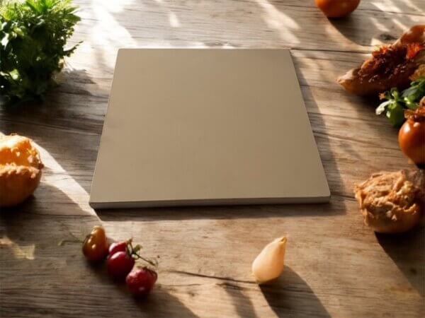 Pizzastein von Grillnik aus hochwertigem Material für gleichmäßiges Backen von Pizzen auf dem Grill