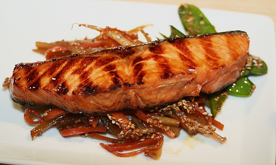Gegrillter Lachs japanische Art